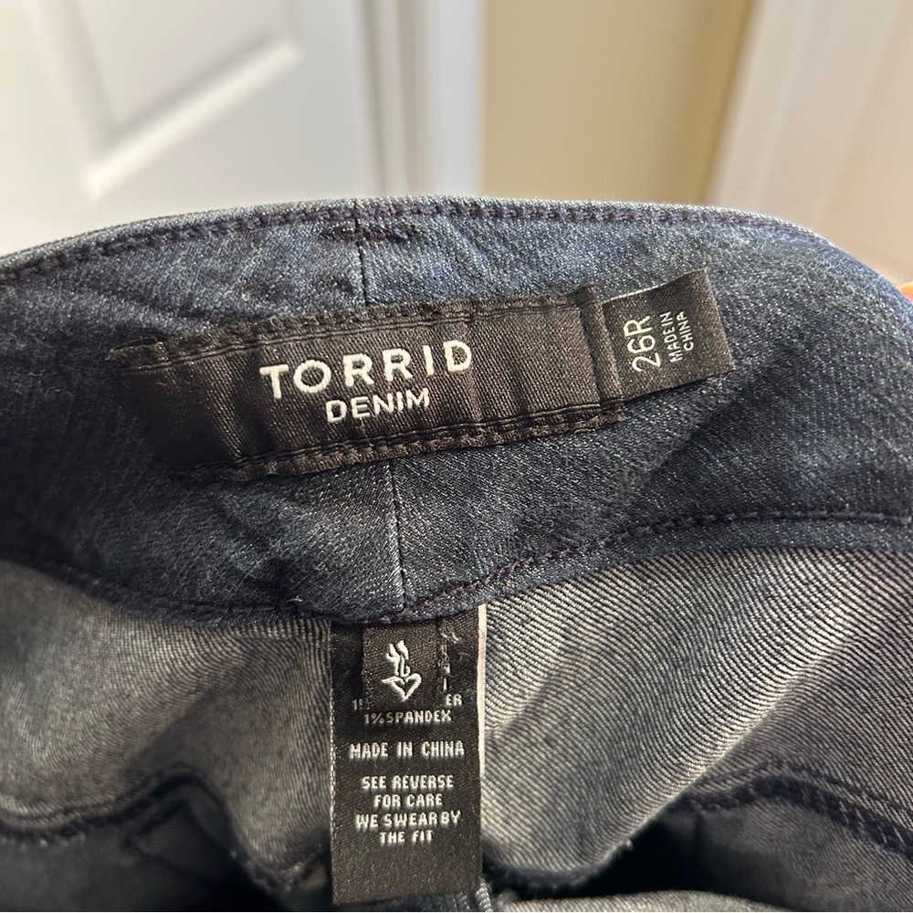 Torrid Stonewashed Skinny Jeans - Picture 7 of 7
